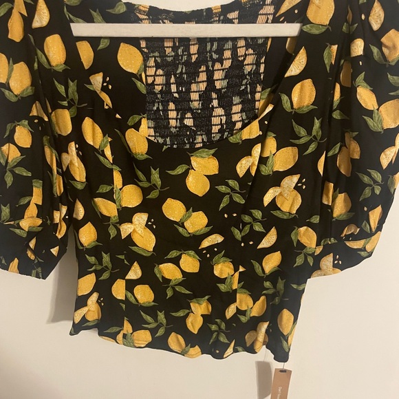 Lemon Puff Sleeve crop top- Cave - Picture 3 of 3